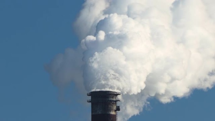 环境问题。燃煤电厂灰烟烟囱污染管道。