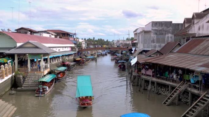 泰国萨姆特·宋卡拉姆-2019年7月19日: 日落时分的安帕瓦运河和村庄。著名的传统浮动市场和文化旅