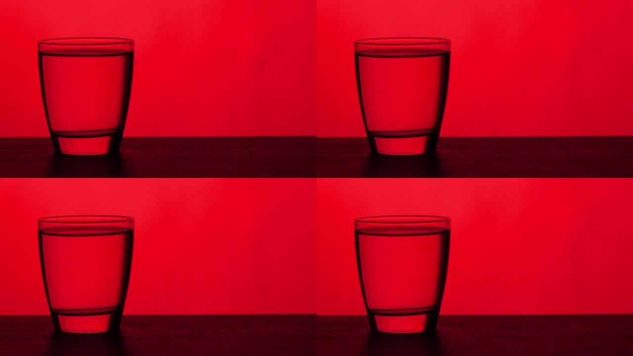 水杯-红色背景升格视频视频素材喝水口感