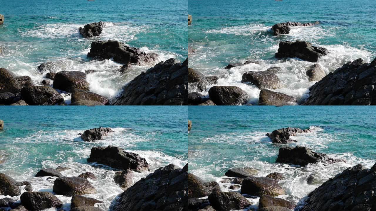 暴风雨的大海以120fps的速度以慢动作捕捉，撞击着充满岩石的海岸，水从石头上反弹到空中和海岸周围。
