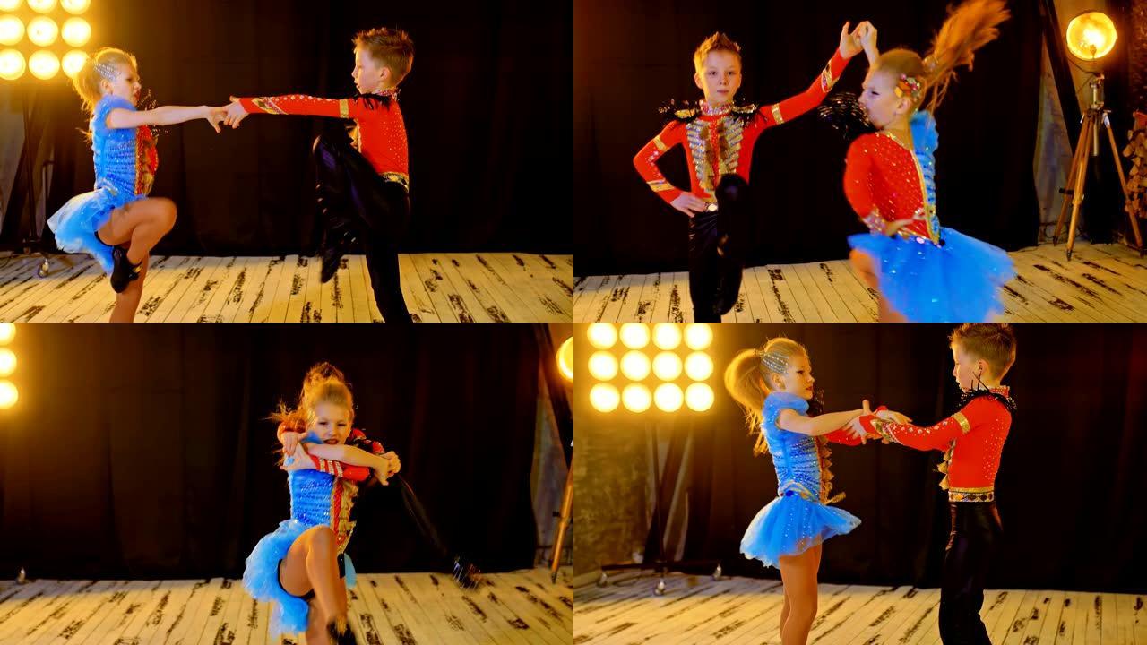 男孩和女孩在五颜六色的服装中跳舞摇滚，动作同步。男孩和女孩同步踢，主要动作并跳入麻绳，在舞蹈中微笑。