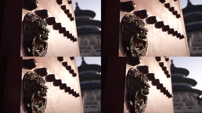 中国北京天坛的红门，配有镀金材料制成的惊人把手