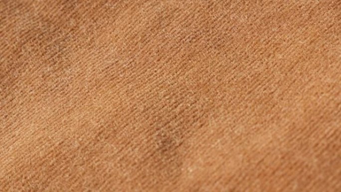 棕色天鹅绒面料，适用于裤子或衬衫等服装，慢倾斜4K