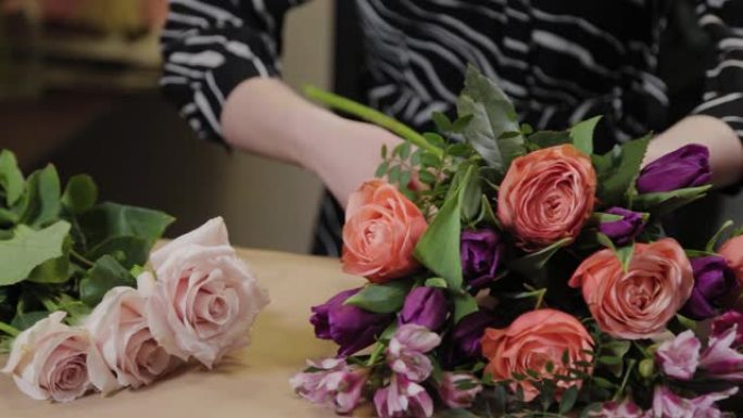 专业花店收集花卉成分。国际妇女节的美丽花束