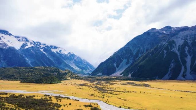 新西兰著名的80号国道，山区风景优美的多风道路