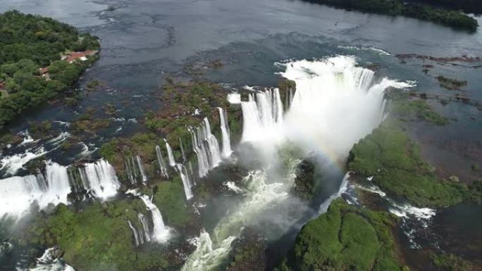 鸟瞰图的瀑布Iguaçu, Foz do Iguaçu，巴西和阿根廷的米塞内斯旅游点。伟大的景观。被