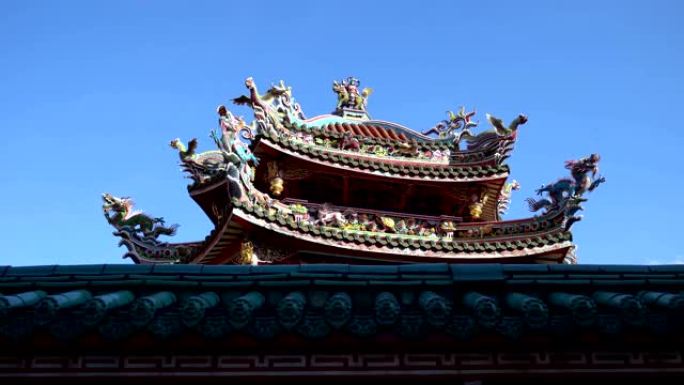 庙宇的屋顶。亚洲的石雕和古典建筑。