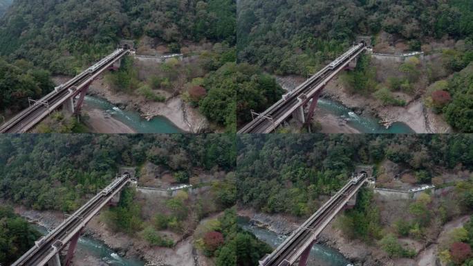 日本岚山京都附近的桂川和铁路的鸟瞰图。岚山位于日本京都的西部，在樱花和秋叶季节非常受欢迎。