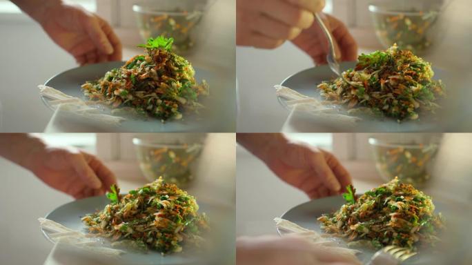 特写男人手用叉子品尝切白菜的素食沙拉