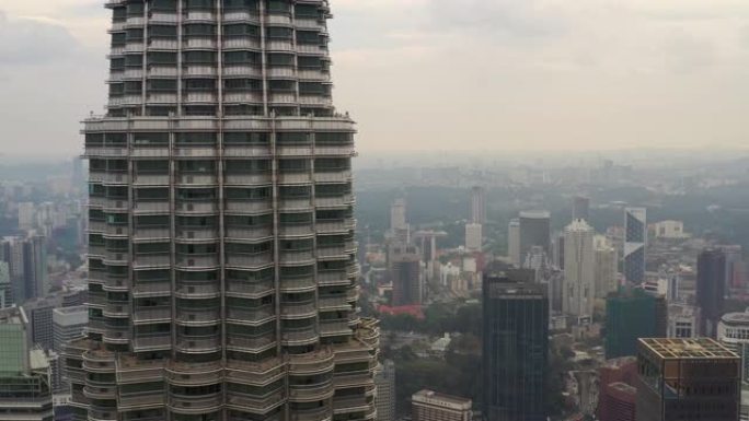 吉隆坡城市景观日时间市中心著名塔楼空中正面全景4k马来西亚