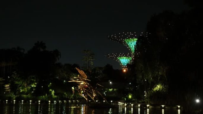 夜晚的风景 -- 五颜六色的灯光、水和喷口、自来水厂