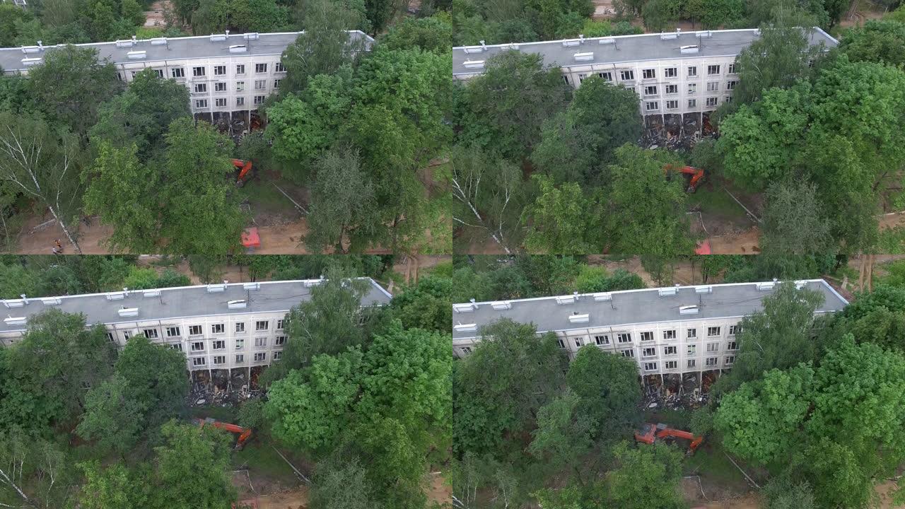 绿树间被拆除的半建筑物的鸟瞰图