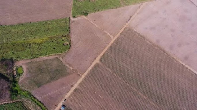 通过无人机对耕地和农田的鸟瞰图。