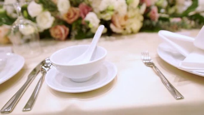 婚宴上的浪漫餐桌婚宴上的浪漫餐桌