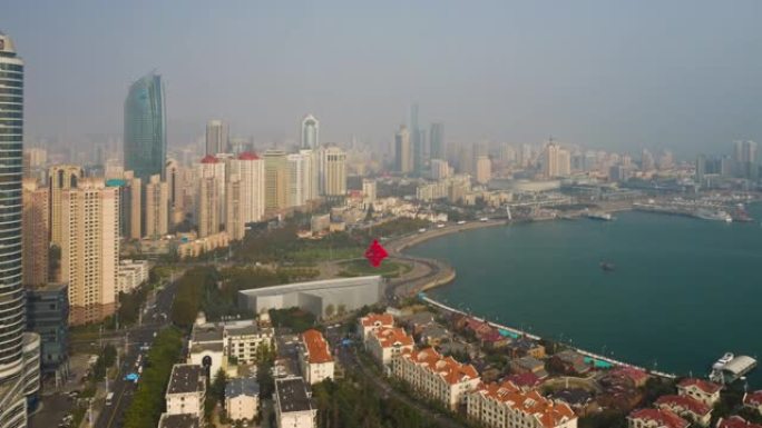 晴天青岛市著名的市中心海湾空中延时全景4k中国