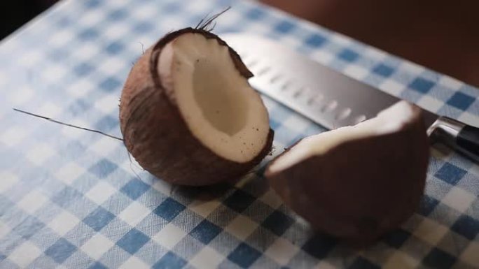 用刀打开椰子椰子、有机、热带水果、