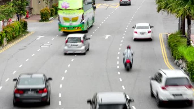 马来西亚乔治市道路交通的延时视图。