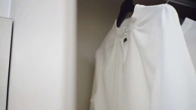 女式衣柜白色衣服白色上衣t恤
