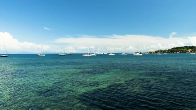 海景。停泊在希腊地中海沿岸的游艇。4K