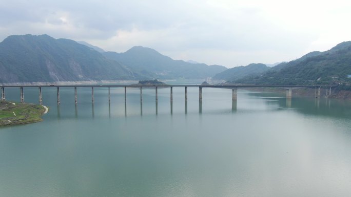 平静的湖面湖水航拍大景 河流风景优美