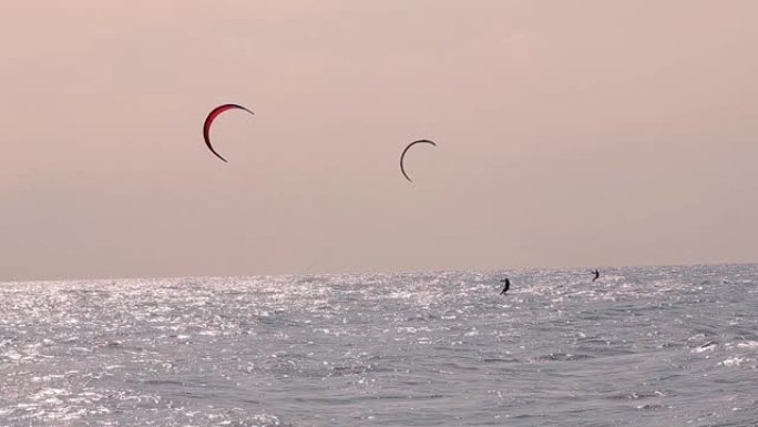 风筝冲浪，水上极乐，人们做风筝冲浪