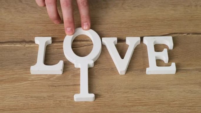 字母单词Live change on Love。