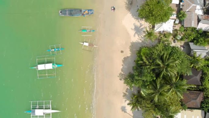 热带旅游目的地天堂岛巴顿港海滩的空中无人机视图 -- 菲律宾巴拉望圣维森特巴顿港