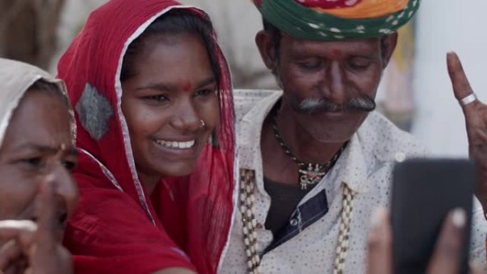 拉杰斯坦传统家庭使用技术和医疗援助的农村生活方式