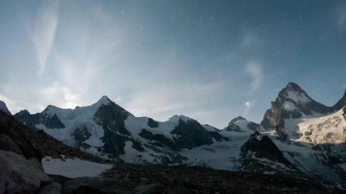 从黄昏到雪山奇幻景观的时光倒流