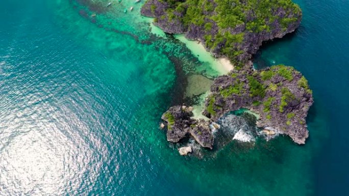 有白色沙滩的岩石岛。卡拉莫恩群岛，马图卡德，菲律宾