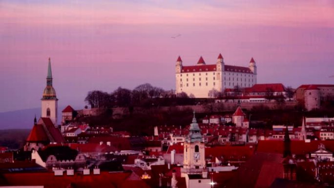 延时: 斯洛伐克日落时的布拉迪斯拉发城市景观