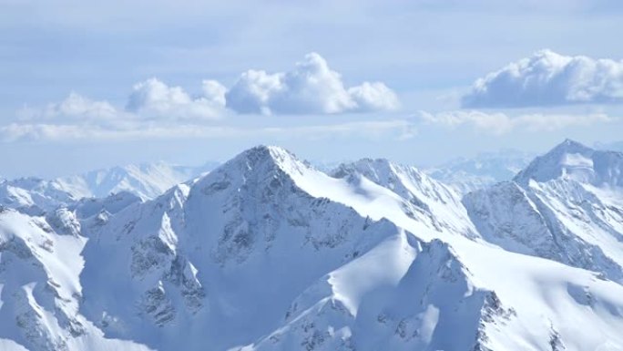 晴天白雪皑皑的高加索山脉视频全景