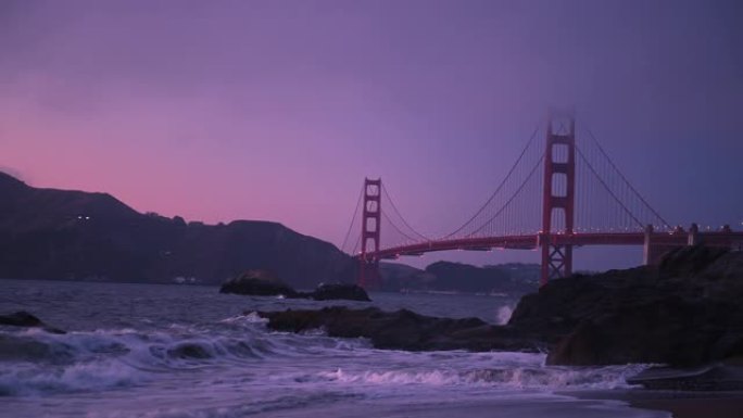黄昏时在贝克海滩观看的旧金山金门大桥视频