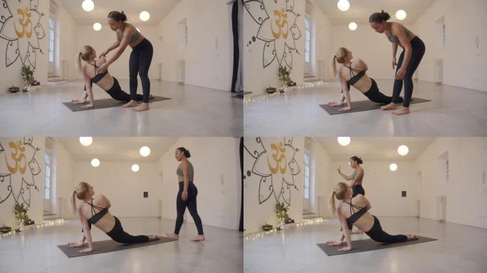 瑜伽工作室私人教练的私人瑜伽课的慢动作视频
