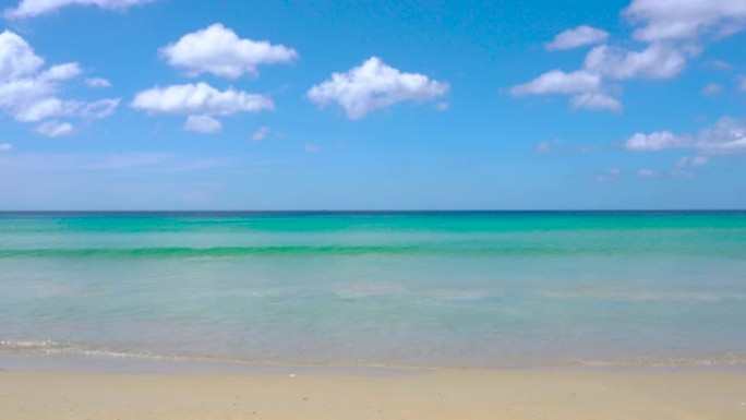 户外自然，风景海滩海，普吉岛海滩海，夏天在阳光照射下可以看到海滩海。在泰国普吉岛卡隆海滩。4K UH