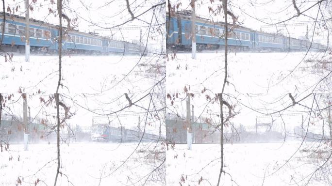 路过火车火车雪天冬天