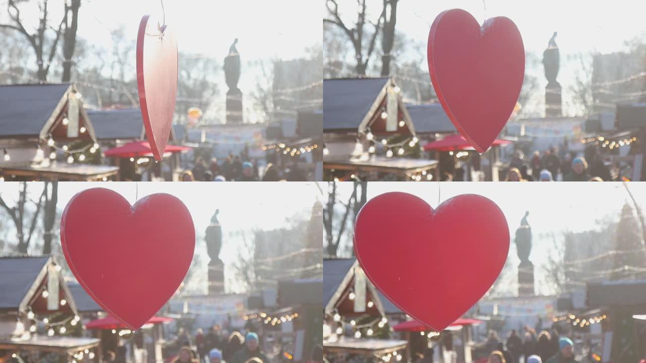 爱的象征红心在城市博览会上旋转