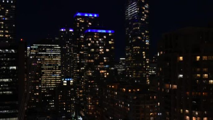 夜间俯瞰多伦多商业区摩天大楼的时间流逝