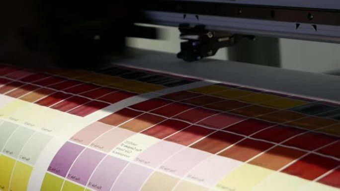打印绘图仪在大面积上打印颜色的光谱。