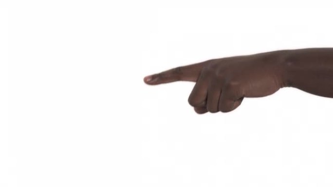 嘿，你的手势。一名非裔美国人用食指指向右边的特写镜头