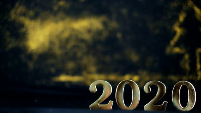 圣诞快乐，新年快乐2020-新年闪亮的背景与金色和闪光bokeh.2020新年卡。假日概念。B卷
视