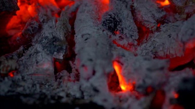 黑煤在慢动作180fps中发出强烈的热量