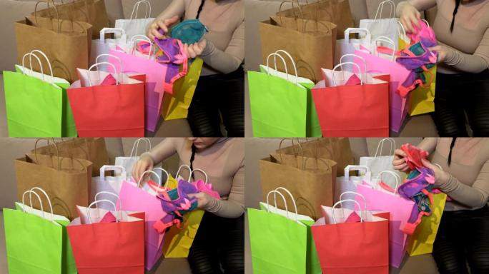 女人在买完东西后，在购物袋里看她买的东西