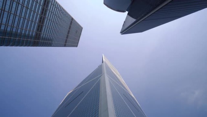 城市摩天大楼的POV视图。现代金融商务区背景
