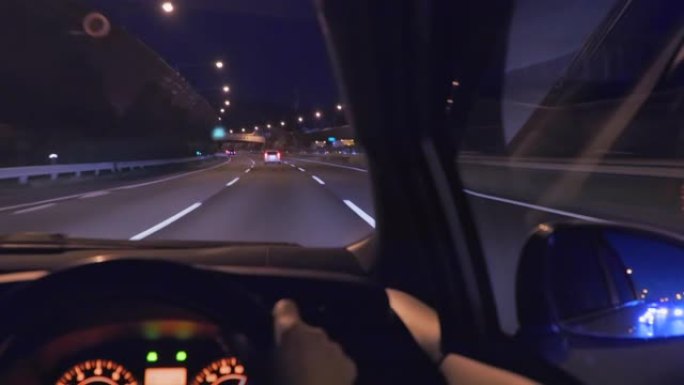 日本物流网，夜间高速公路