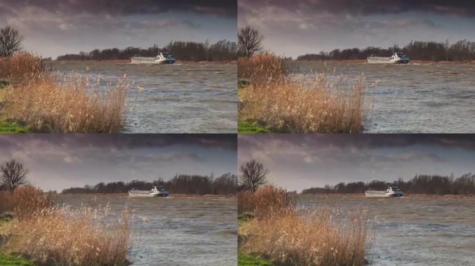 在荷兰上艾瑟尔的大风天，船在艾瑟尔河上航行
