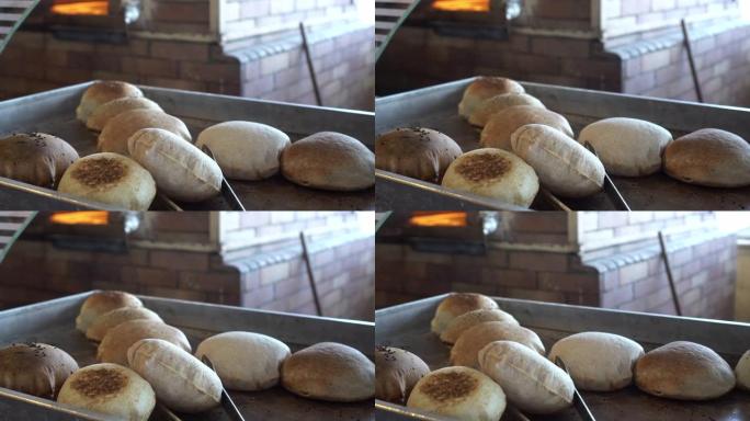埃及aish baladi面包从烤箱新鲜烘烤