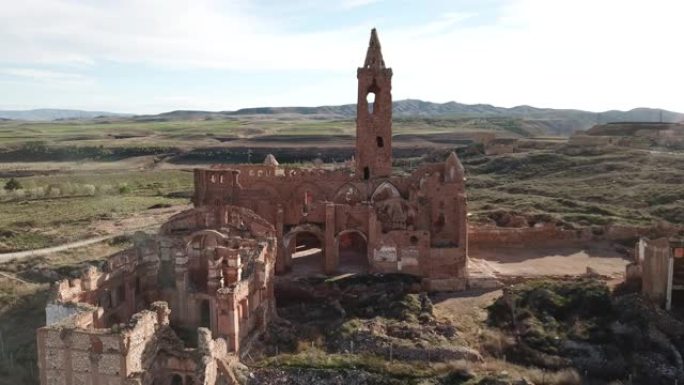 西班牙小镇Belchite的老教堂被毁