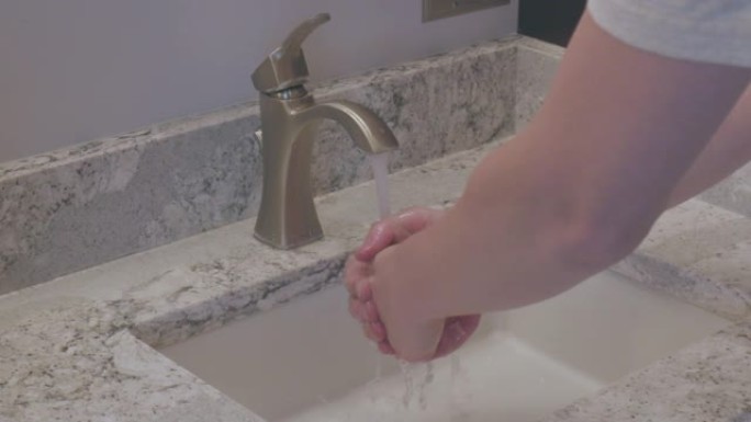 现代水槽水龙头，带男性洗手-慢动作