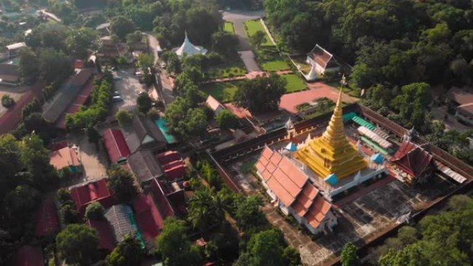4k泰国寺庙，无人机飞向泰国金庙，泰国传统文化，泰国佛教wat，亚洲旅游目的地，宁静的风景，绿色的稻